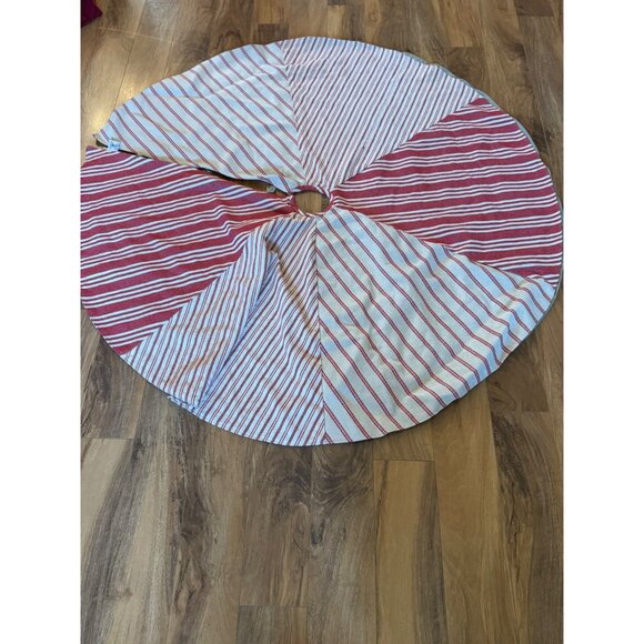 Reversible Red & Tan Striped Tree Skirt With Button Closure - Picture 1 of 5